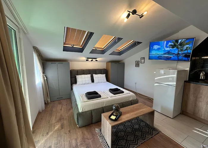 With Terrace - Center *